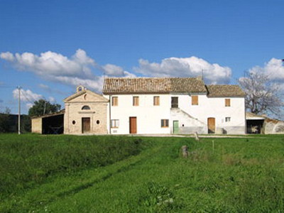 Farmhouses Marche - Front of the house.