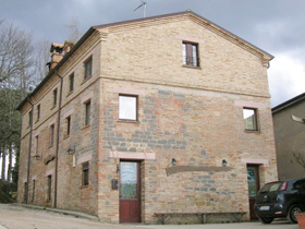 Country house Pillo for sale in Le Marche Italy